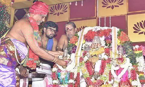 பழனியில் திருக்கல்யாண உற்சவம்.. திரளான பக்தர்கள் சாமி தரிசனம்