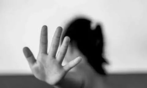 பலாத்காரம் செய்ய கடத்தப்பட்ட சிறுமி.. விபத்தில் சிக்கிய பைக்.. அடுத்து நடந்த அதிர்ச்சி