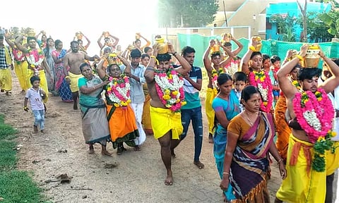 சிவகங்கை: மல்லாகோட்டை பொன்னழகி அம்மன் கோவிலில் பால்குட விழா