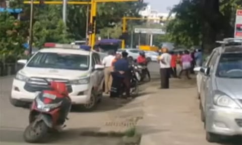 தோழி கண்முன்னே இளைஞர் வெட்டிக்கொலை - சென்னையில் பரபரப்பு