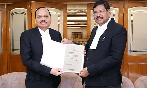 சுப்ரீம் கோர்ட்டின் 53-வது தலைமை நீதிபதியாக நீதிபதி சூர்யகாந்த் யாதவ் நியமனம்