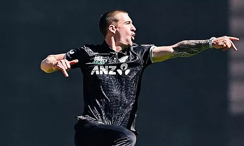 கடைசி ஒருநாள் போட்டி: இங்கிலாந்து அணி 222 ரன்களுக்கு ஆட்டமிழப்பு