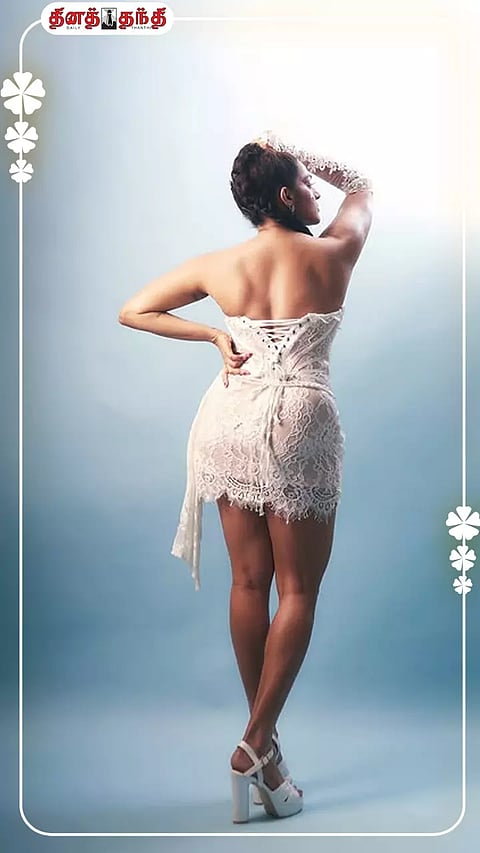 பார்க்க இழுக்கும்..நடிகை பார்வதியின் லேட்டஸ்ட் கிளிக்..!