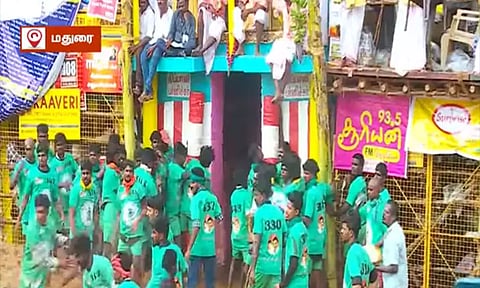 ஜல்லிக்கட்டு வர்ணனை; சுற்றுக்கு ஒருவரை நியமிக்க வேண்டும் - மாவட்ட கலெக்டரிடம் கோரிக்கை மனு