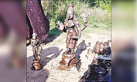 நெல்லை: தாமிரபரணி ஆற்றில் பல கோடி ரூபாய் மதிப்பிலான 3 ஐம்பொன் சிலைகள் மீட்பு