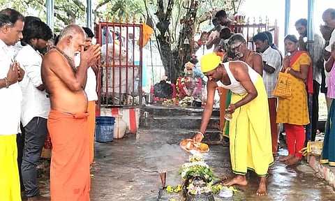 சிறுமலை வெள்ளிமலை ஆண்டவர் கோவிலில் சோமவார பிரதோஷ வழிபாடு