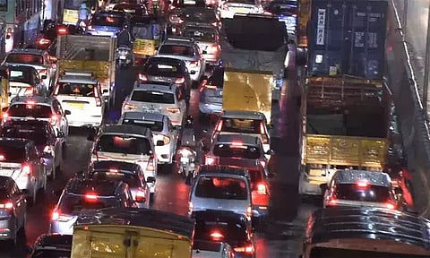 ஜி.எஸ்.டி சாலையில் கடும் போக்குவரத்து நெரிசல்; 3 கி.மீ தொலைவிற்கு அணிவகுத்து நின்ற வாகனங்கள்