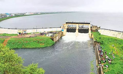 புழல் ஏரியில் இருந்து 200 கனஅடி உபரிநீர் திறப்பு