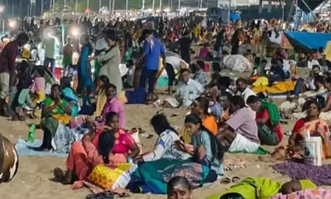 திருச்செந்தூர் கடற்கரையில் இரவு நேரத்தில் தங்குவதற்கு தடையா? போலீசார் விளக்கம்