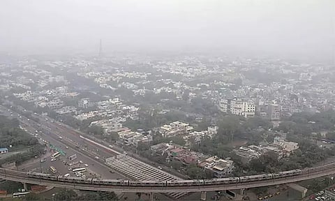 டெல்லியில் காற்று மாசு தொடர்ந்து அதிகரிப்பு - மக்கள் அவதி