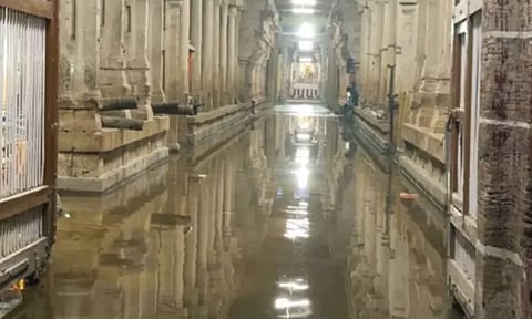 நெல்லை-தூத்துக்குடியில் கனமழை; திருச்செந்தூர் சிவன் கோவிலுக்குள் தண்ணீர் புகுந்தது