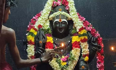 உலக நலன் வேண்டி பல்லடம், நவகிரக கோட்டையில் சனீஸ்வர பகவானுக்கு சிறப்பு பூஜை