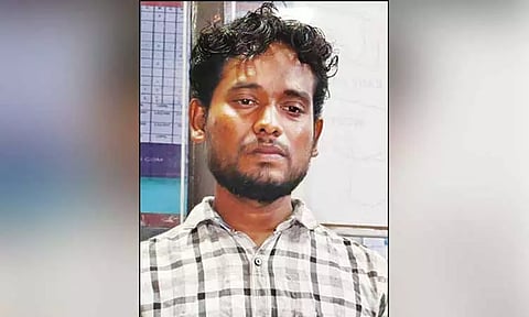 8-ம் வகுப்பு மாணவனை ஓரினச்சேர்க்கைக்கு அழைத்து தொல்லை கொடுத்த ஆசிரியர் கைது