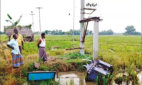 மின்மாற்றிகளை உடைத்து செம்புக்கம்பிகளை திருடும் மர்மகும்பல்