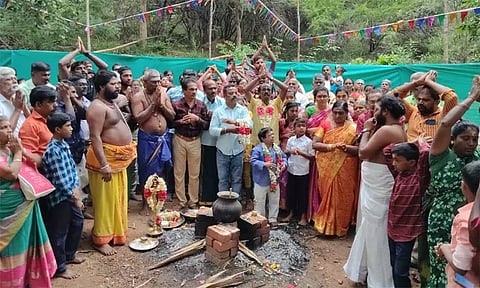 உலக நன்மை வேண்டி தோரணமலையில் சிறப்பு வழிபாடு.. நகைச்சுவை நடிகர்கள் பங்கேற்பு