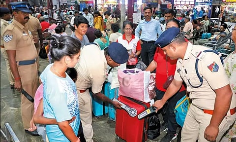 டெல்லி கார் வெடிப்பு சம்பவம் எதிரொலி: தமிழகம் முழுவதும் தீவிர வாகன சோதனை