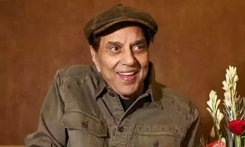 பாலிவுட் நடிகர் தர்மேந்திரா மருத்துவமனையில் இருந்து வீடு திரும்பினார்