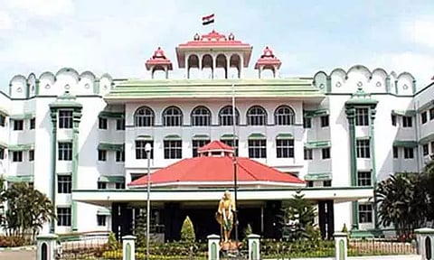 நித்தியானந்தா ஆசிரமத்தில் இருந்து சீடர்களை வெளியேற்றக்கூடாது: மதுரை ஐகோர்ட்டு