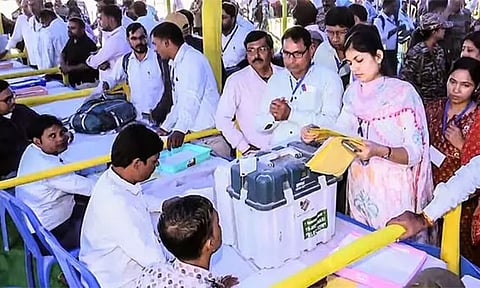 8 சட்டப்பேரவை தொகுதிகளில் நடந்த இடைத்தேர்தல் - முன்னிலை நிலவரம்