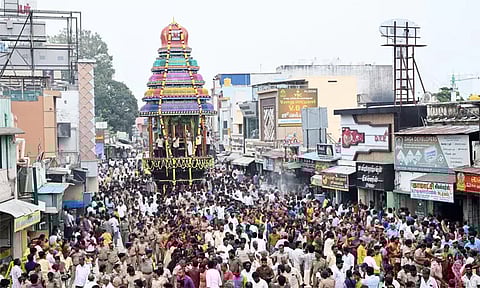 திருவண்ணாமலை: புனரமைக்கப்பட்ட பராசக்தி அம்மன் தேர் வெள்ளோட்டம்- பெண்கள் வடம் பிடித்து இழுத்தனர்