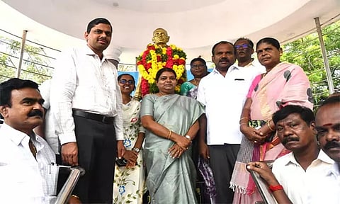 தூத்துக்குடியில் குரூஸ் பர்னாந்து பிறந்த நாள் விழா: அமைச்சர் கீதாஜீவன் மரியாதை