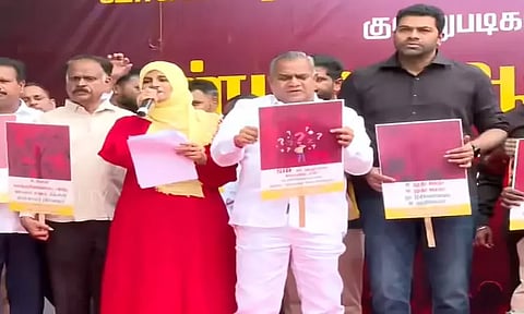 எஸ்.ஐ.ஆருக்கு எதிர்ப்பு: தமிழகம் முழுவதும் தவெகவினர் ஆர்ப்பாட்டம்