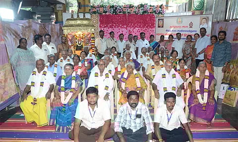 பண்ணாரி மாரியம்மன் கோவிலில் 70 வயது பூர்த்தியான தம்பதிகளுக்கு சிறப்பு செய்யப்பட்டது