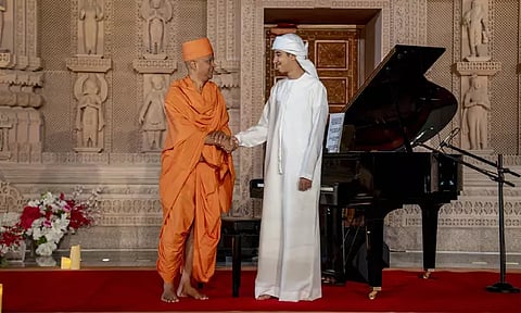 அபுதாபி இந்து கோவிலில் அமீரகத்தை சேர்ந்த ஆட்டிச குறைபாடுடைய சிறுவனின் பியானோ இசை நிகழ்ச்சி