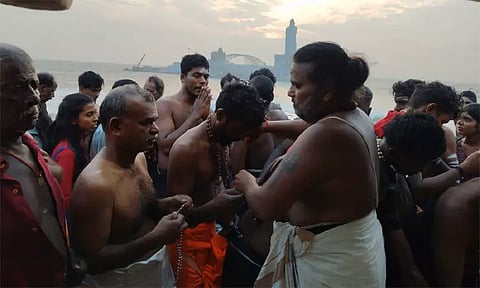 கன்னியாகுமரியில் அய்யப்ப பக்தர்கள் சீசன் தொடங்கியது