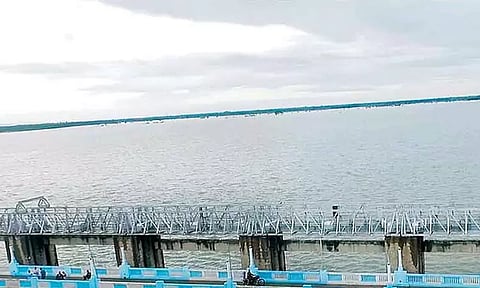 விழுப்புரம்: விடூர் அணை நீர்த்தேக்கத்தில் இருந்து பாசனத்துக்காக தண்ணீர் திறப்பு