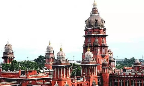 ஐகோர்ட்டில் குற்றவாளி கூண்டில் நின்றதை வீடியோவாக எடுத்து ரீல்ஸ் வெளியிட்ட இளைஞர் கைது