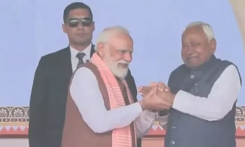 பீகார் முதல் மந்திரியாக நிதிஷ் குமார் பதவியேற்றார் - பிரதமர் மோடி, அமித்ஷா விழாவில் பங்கேற்பு