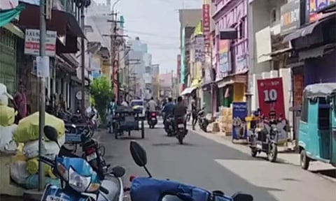 திண்டுக்கல்லில் வெடிமருந்துகள் பறிமுதல் - 2 பேரிடம் விசாரணை