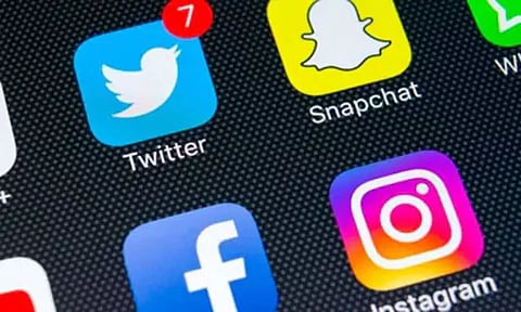 ஆஸ்திரேலியாவில் சமூகவலைதளத்தில் சிறுவர்களின் கணக்குகளை நீக்க உத்தரவு