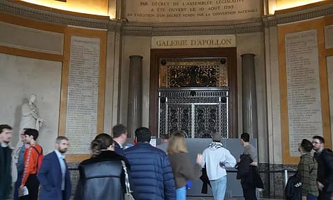 பிரான்சில் வைர கிரீடம் கொள்ளை எதிரொலி: லூவ்ரே அருங்காட்சியகத்தில் 100 கேமராக்களை பொருத்த முடிவு