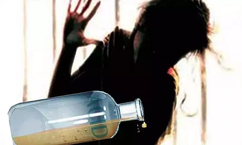 குடும்பத்தகராறில் ஆசிட் வீசி பெண் கொலை - கணவர் கைது