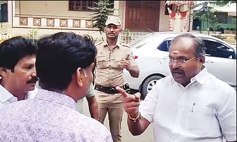 ஜூனியர் ஆக்கி உலக கோப்பை வரவேற்பு நிகழ்ச்சியை புறக்கணித்த அருள் எம்.எல்.ஏ.