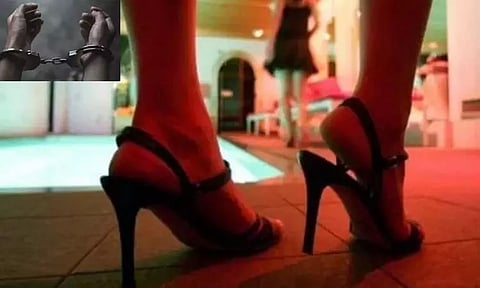 மராட்டியம்: பாலியல் தொழிலில் ஈடுபட்ட 3 பேர் கைது - 2 பெண்கள் மீட்பு