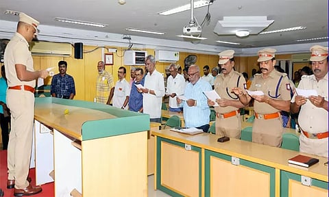 திருநெல்வேலியில் காவல் துறையினர் இந்திய அரசமைப்பு நாள் உறுதிமொழி ஏற்பு