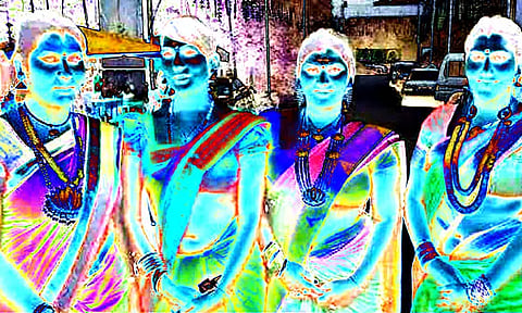 திருமணத்துக்கு பெண் பார்த்ததால் விபரீதம்; திருநங்கைகளுடன் பழக்கம் - மாத்திரைகள் சாப்பிட்ட வாலிபருக்கு நேர்ந்த கதி