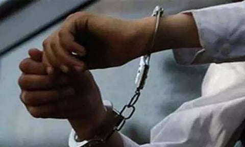 பெண் டாக்டர்கள் உடை மாற்றுவதை வீடியோ எடுத்தவர் கைது