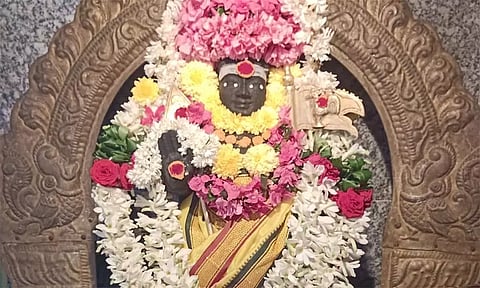 சிறப்பு அலங்காரத்தில் புகழிமலை பாலசுப்பிரமணிய சுவாமி