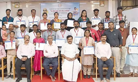 உங்களுடன் ஸ்டாலின் போட்டிகள்: வெற்றி பெற்ற 36 நபர்களுக்கு சான்றிதழ் - அமைச்சர் மு.பெ.சாமிநாதன் வழங்கினார்