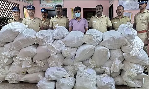 நெல்லையில் புகையிலை பொருட்கள் கடத்திய வாலிபர் கைது