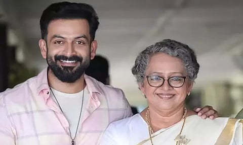 பிரித்விராஜை சினிமாதுறையிலிருந்து அழிக்க முயல்வதாக தாயார் குற்றச்சாட்டு