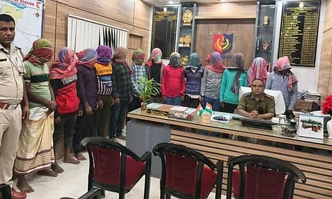 மேற்கு வங்காளத்தில் சட்டவிரோதமாக தங்கி இருந்த வங்காளதேசத்தினர் 12 பேர் கைது