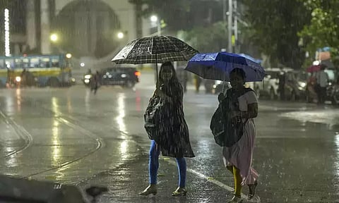 பயமுறுத்தும் புயல்... நள்ளிரவு 1 மணி வரை மழைக்கு வாய்ப்புள்ள மாவட்டங்கள்