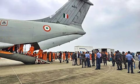 ஆபரேசன் சாகர்பந்து... இலங்கையில் சிக்கி தவித்த இந்திய பயணிகள் பாதுகாப்பாக மீட்பு