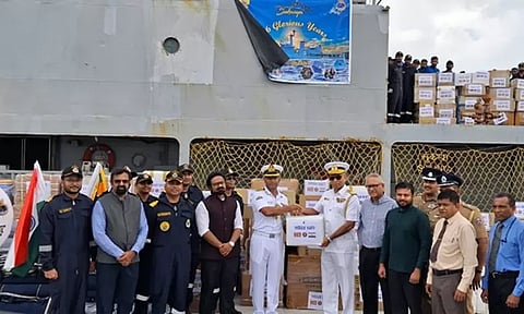 வெள்ள பாதிப்பு: நிவாரணப்பொருட்களுடன் இலங்கைக்கு சென்றது ஐ.என்.எஸ் சுகன்யா கப்பல்