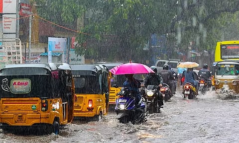 சென்னை, திருவள்ளூரில் அதி கனமழைக்கு வாய்ப்பு: ரெட் அலர்ட் எச்சரிக்கை விடுத்தது வானிலை மையம்